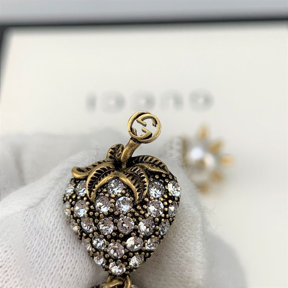 NIB Authentic Gucci Gold Studded Strawberry Pearl Earrings - Picture 6 of 9